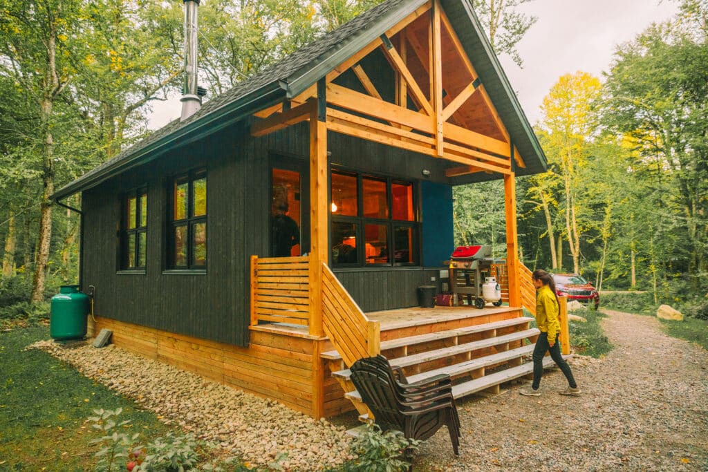 Front view of nice cabin with custom beams and porch area